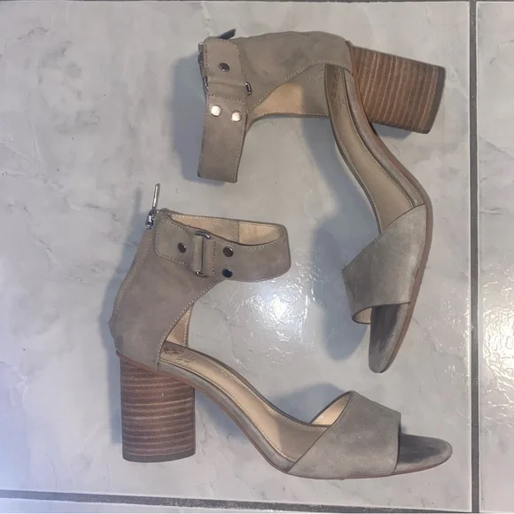 Heel shoes - Picture 3 of 5